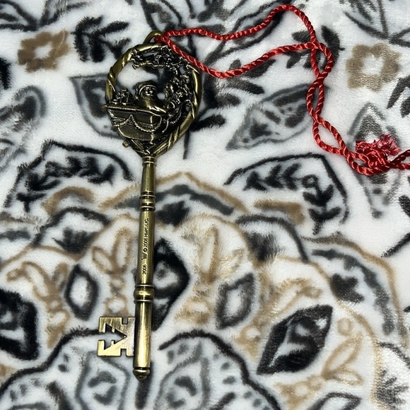 Hallmark Keepsake “Magic Key For Santa” 2006 Ornament - Picture 3 of 4